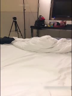 91长屌猛男酒店开房双飞爆草九零后姐妹花,颜射妹妹的脸上一脸精子的的!