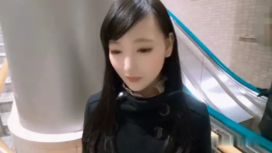 才18岁的小姐姐就是嫩啊,皮肤细腻光滑,一级棒的小粉穴馒头逼还很紧,刚刚出社会不知道社会的险恶,难得的青涩和腼腆