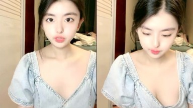 Joy宝贝--治愈笑容,五官小巧,萝莉宝藏女孩,怎幺有那幺甜的正点女孩,小奶兔软又翘挺!。