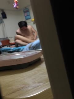 合租房偷窥对面的美女和男友做爱_太刺激了!
