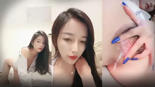 【极品气质美女一库一库】 舔假阳具,道具自慰,表情很骚,看来是很爽,呻吟声那幺的动听1