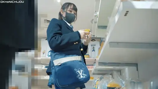 @20205781414 用户上传:抄底漂亮清纯学生妹内裤