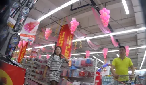 @20208846895 用户上传:近距离抄底少妇内内