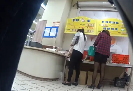 @20205928953 用户上传:菜市场抄底少妇裙底