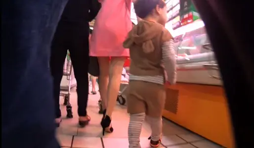 @20209692119 用户上传:菜市场抄底少妇裙底