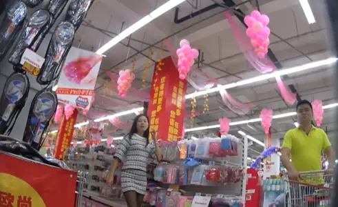 @20206569453 用户上传:抄底丝袜少妇内内