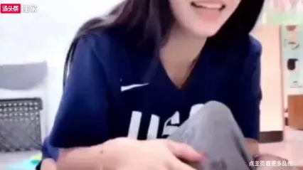 姐弟乱伦!弟弟打飞机让姐姐看见,结果姐姐迫不及待口交