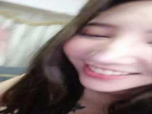 KK美女直播乱伦,玩自己的弟弟.