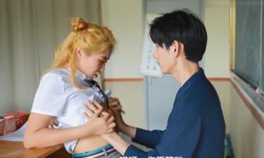 女神沈樵放学后被帅老师留校察看,单刀直入说只想让老师开苞.